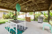 Casa Del Sol Pool Bungalow | Sleeps 8 | Near Beach فنادق في Manalapan