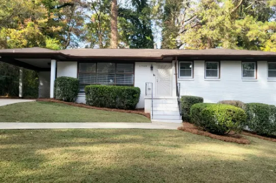 New Pavilion and Poolside Movie Experience - Stylish Getaway