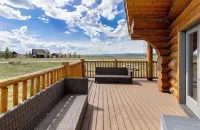 Bucket List Adventure Lodge. Newly built! Grill, Fire pit, Parking