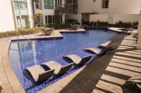 Comfy Studio Unitm @OneMadison35 - Infinity Pools