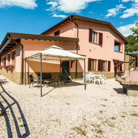 Farmhouse in Apecchio with Pool