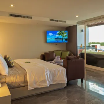 Solmare Apartments & Suites