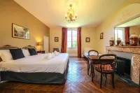 Le Manoir du Thouron Hôtels à : Saint-Sulpice-la-Pointe