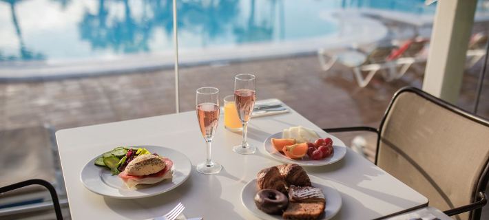 Caybeach Princess Hotels in Comarca Sur