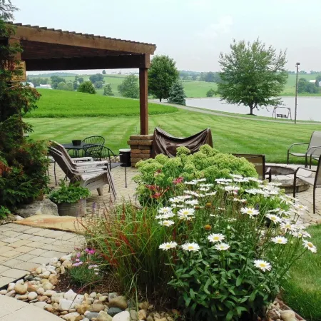 Sojourner's Lodge & Log Cabin Suites