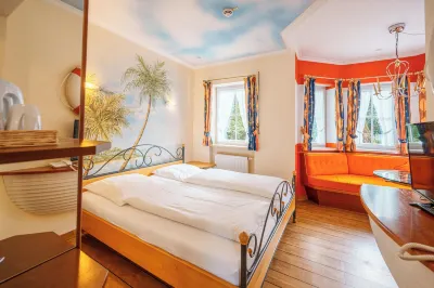 König Ludwig Design Hotel Neu Zimmer Mit Sauna Oder Whirlpool Oder Mehr Hotel di Altotting