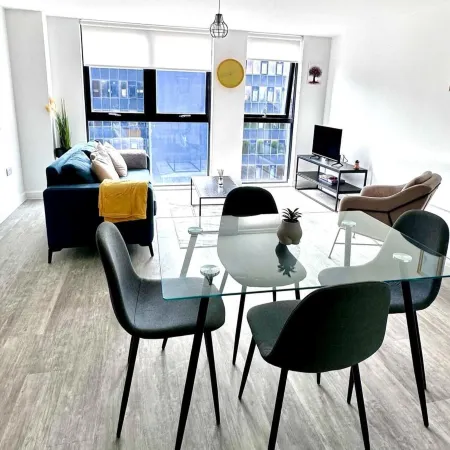 Sleeps 4 Central Ensuite - Cityview & Parking