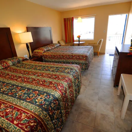 Nantucket Inn & Suites