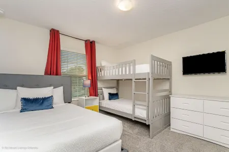 Modern Townhome W/Private Pool & Free Water Park!