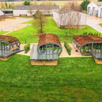 Stunning Sustainable Pod on Old Chalford Farm! Others