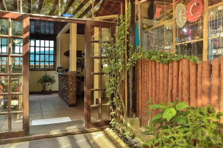 Pousada Sanhaço Отели рядом с достопримечательностью «Лопес Мендес Бич»