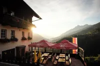 Berggasthof - Pension Lahnerhof Hotels in Лієнц