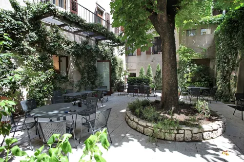 Albergo Accademia - parking