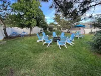 Mermaid & Mare, Downtown Retreat. Hot Tub, Firepit, fenced yard & Pet Friendly!