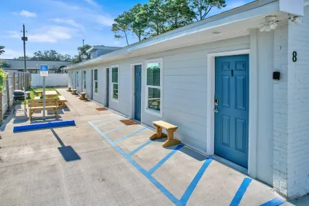 Seaside Escape Отели в г. Shalimar