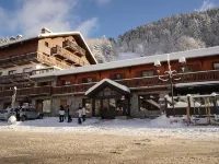 Hôtel les Grangettes Hotels near Altiport