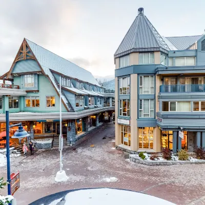Whistler Peak Lodge Hotels near Black Tusk Gallery