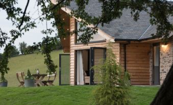 Beautiful Cottage in Idyllic Countryside Setting