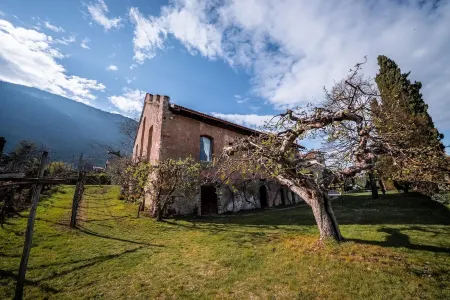 Ansitz Zinnenberg Отели рядом с достопримечательностью «Monticolo Lake»