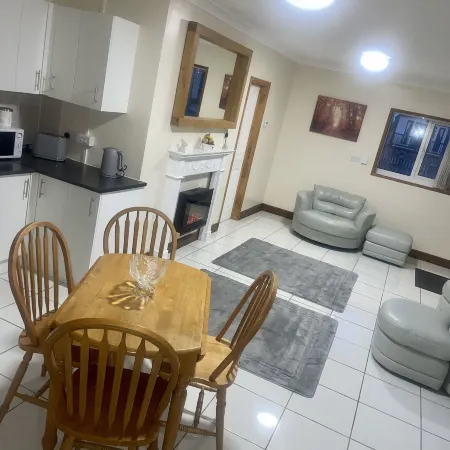 Cottage- 6Guests-Parking Available