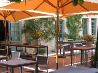 Les Deux Ponts Hotel a Vault-de-Lugny