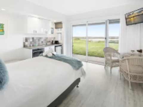 Studio on Morgo over Looking the Ocean and Rivers Hotels in Urunga