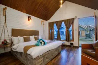 Winterfell the Stay, Unique River Front Resort - Varme kilder