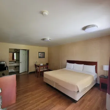Atrium Inn & Suites