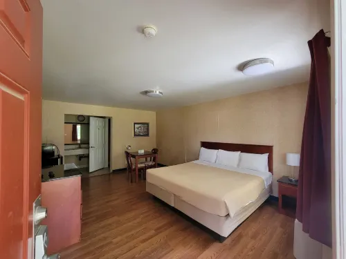 Atrium Inn & Suites