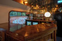 Avon Causeway Hotel - Bares