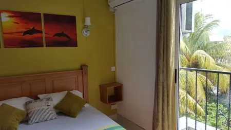 Krishangel Beach Apartment Отели в г. Флик ан Флак