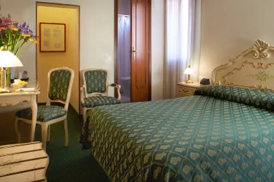 Hotel Commercio & Pellegrino Hotels near Bridge of Sighs