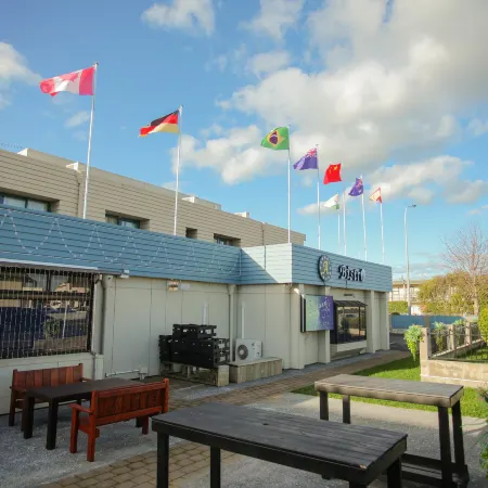 Abbots Hamilton Hotel and Conference Centre Отели рядом с достопримечательностью «Реформед Черч оф Гамильтон»