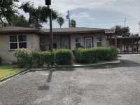 Bayfront Cottages Hotels in Fulton