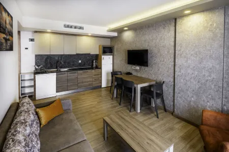GOLDEN WORLD SUITE HOTEL