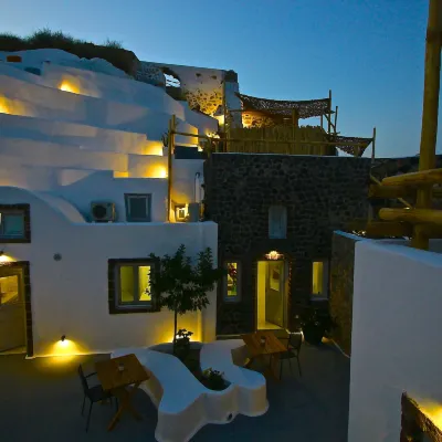 Fertimo Suites - Authentic Cave Homes with Private Hot Tub アートスペース・ワイナリー美術館周辺のホテル