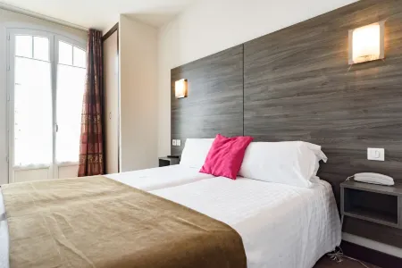 Hotel le 21 Отели рядом со станцией SAINT RAPHAEL RAILWAY STATION