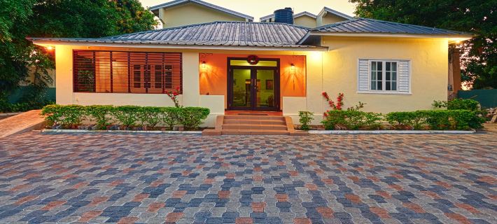 Shirley Retreat Hotels in Kingston