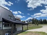 Mountain Vintage Vacation Home! Conveniently in Mt CB, easy access to trails!