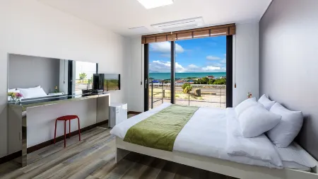 Le Mabin Pension Отели рядом с достопримечательностью «Dangcheomuldonggul Cave»