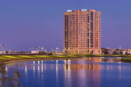 Hilton Al Khobar King Fahd Causeway Отели рядом с достопримечательностью «Khobar Fountain»