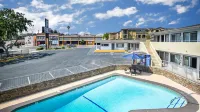 Sea Rock Inn - Long Beach - Pool