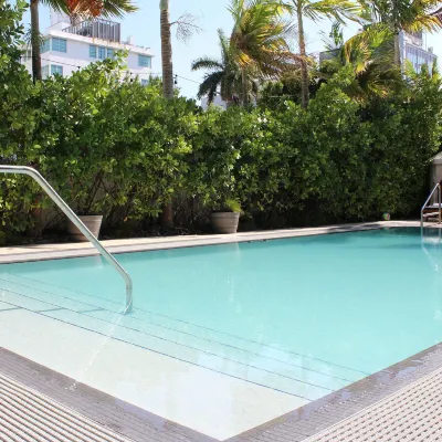 San Juan Hotel Miami Beach Отели рядом с достопримечательностью «Концертный зал New World Center»