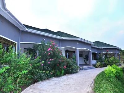 Lake George View Resort Hoteles cerca de Mweya Safari Lodge
