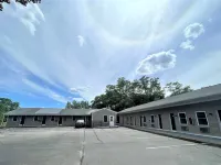 Shangri-La Motel Hotels in Bristol County