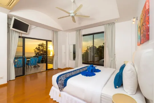 วิลลาแบบสี่ห้องนอนพร้อมสระว่ายน้ำส่วนตัว