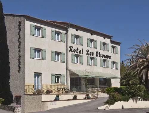 Hotel les Oliviers Hotels in Claviers
