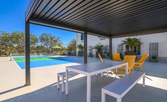 Naples Park Central Hotel