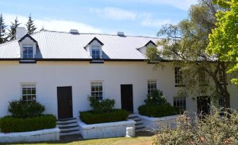Lythgo's Row Colonial Cottages