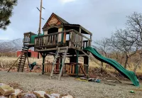 Charming 3-bedroom house located at the mouth of Santaquin Canyon. Amazing views